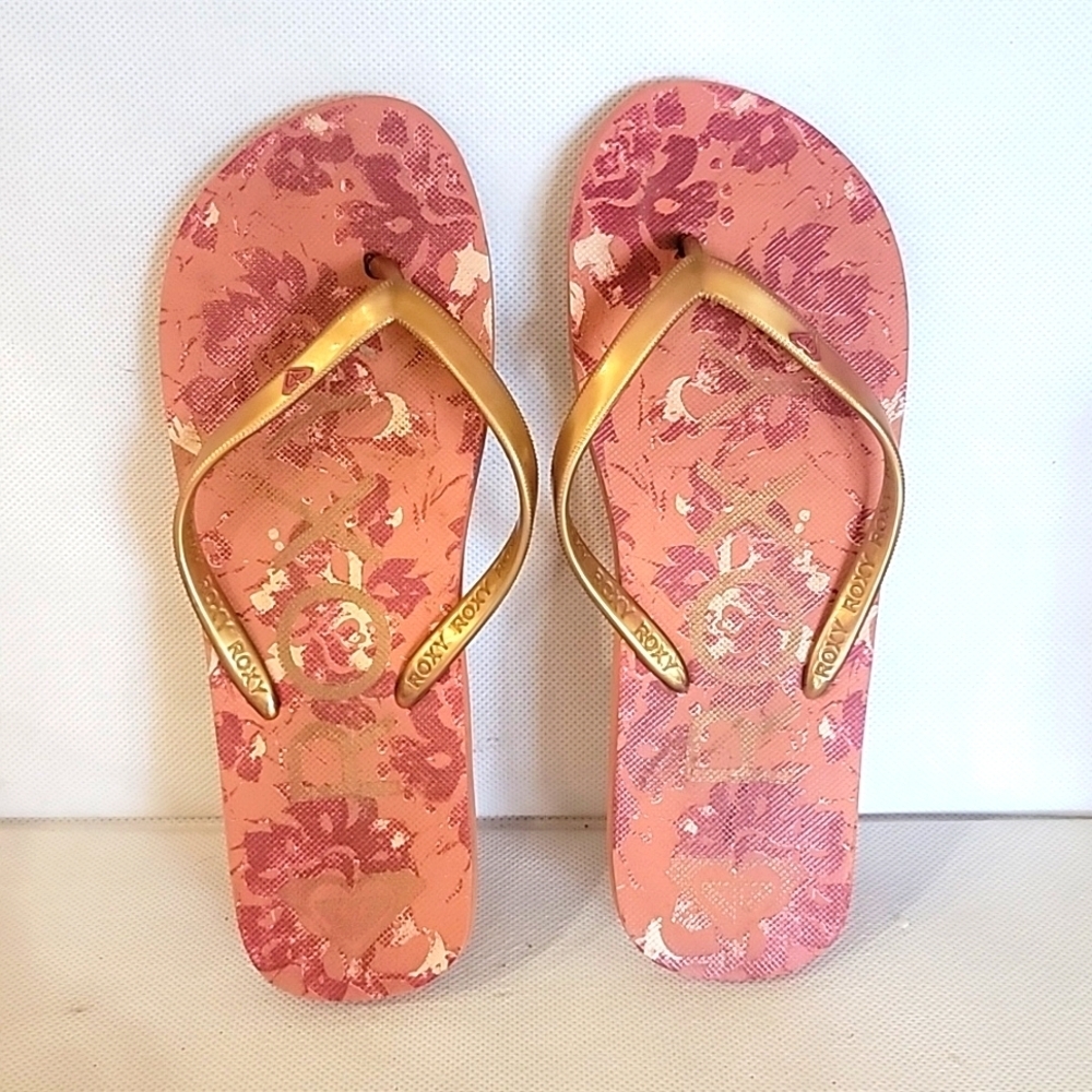 ROXY GOLD STRAP FLIP FLOPS (sz 6-7)
